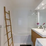 Casiola - Bright & Stylish With Balcony *