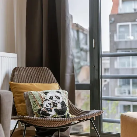 Casiola - Bright & Stylish With Balcony 克诺克－海斯特