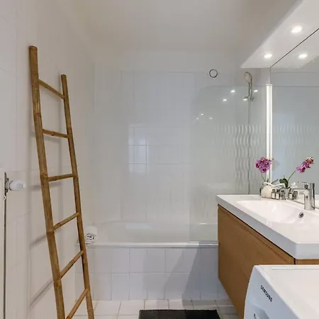 Casiola - Bright & Stylish With Balcony *