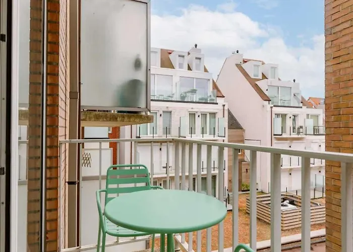 Casiola - Bright & Stylish With Balcony