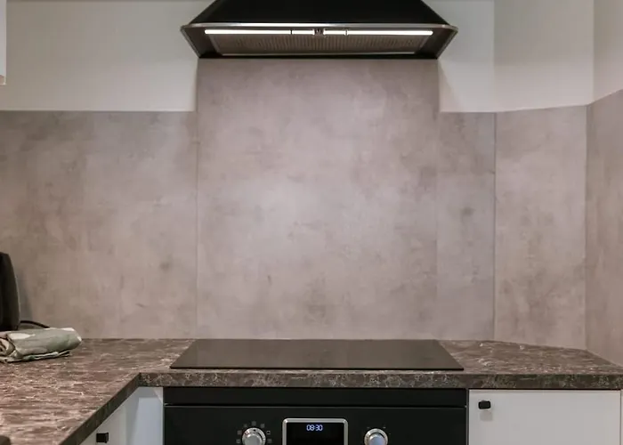 Casiola - Bright & Stylish With Balcony