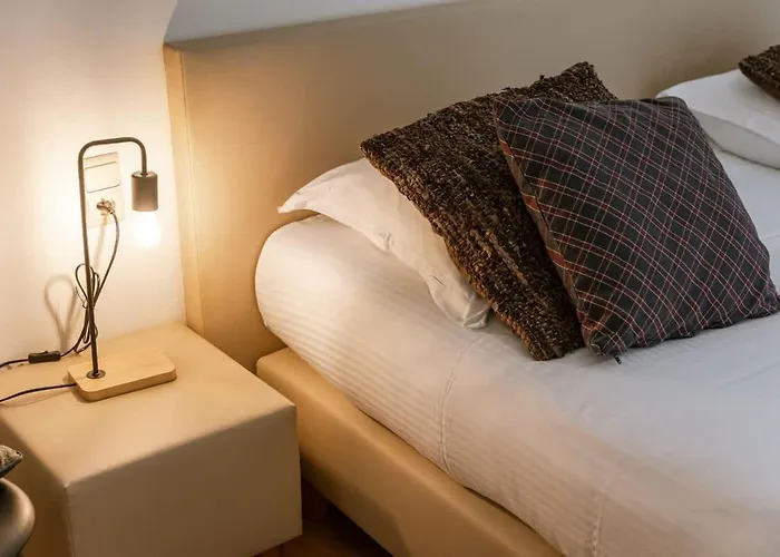 Casiola - Bright & Stylish With Balcony Appartement *