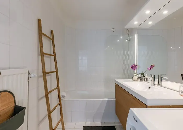 Casiola - Bright & Stylish With Balcony *